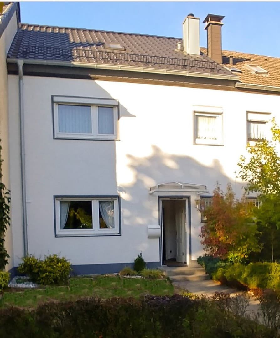Zentral gelegendes grosses Reihenhaus- Strassenbahnanschluss nach Köln City/ Königsforst-Nähe