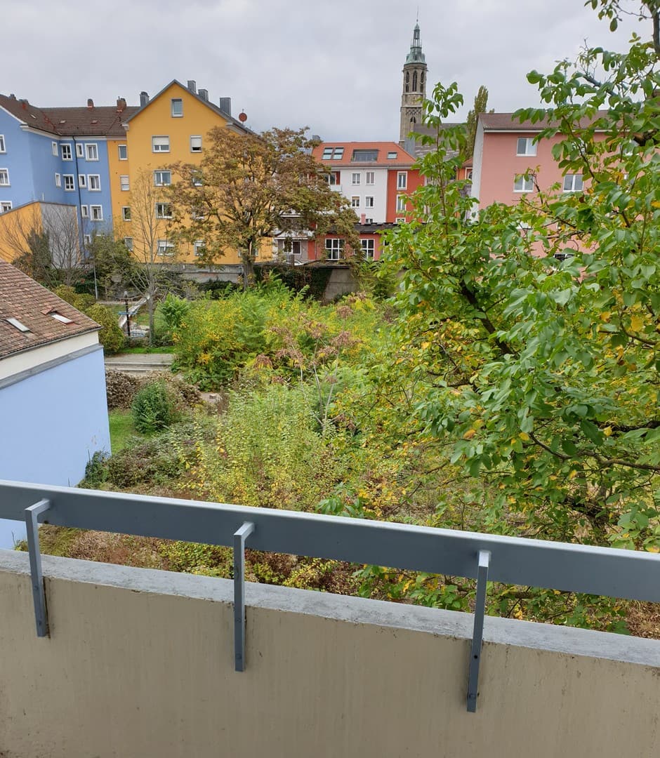 vollständig Möbliertes Appartment/Wohnung in zentraler Lage / überd. Stellplatz möglich