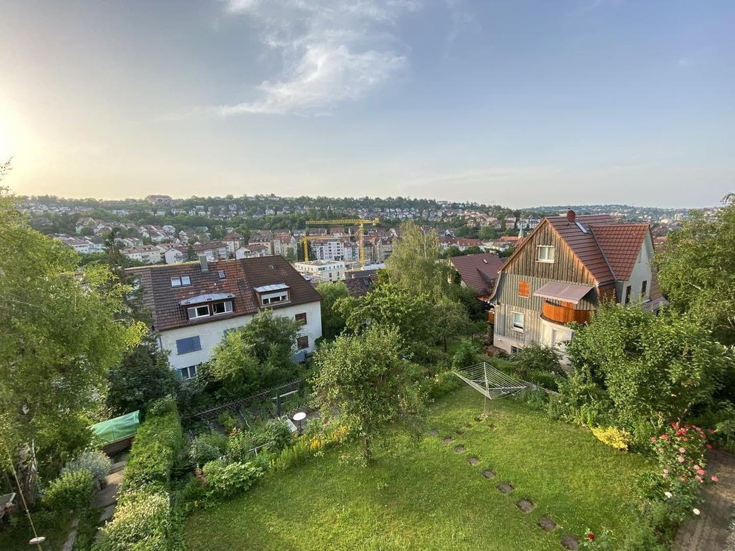 Sonnige Panorama-Wohnung in Stuttgart-West – Halbhöhenlage, zwei Balkone & viel Grün
