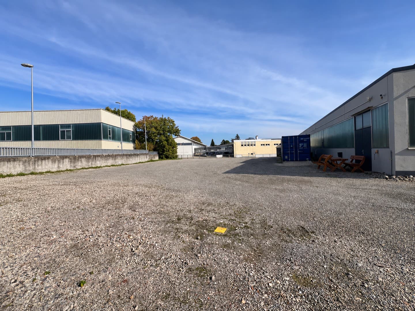 Freifläche geschottert 1500qm (belastbar 40t) & 40qm Büro - PROVISIONSFREI!