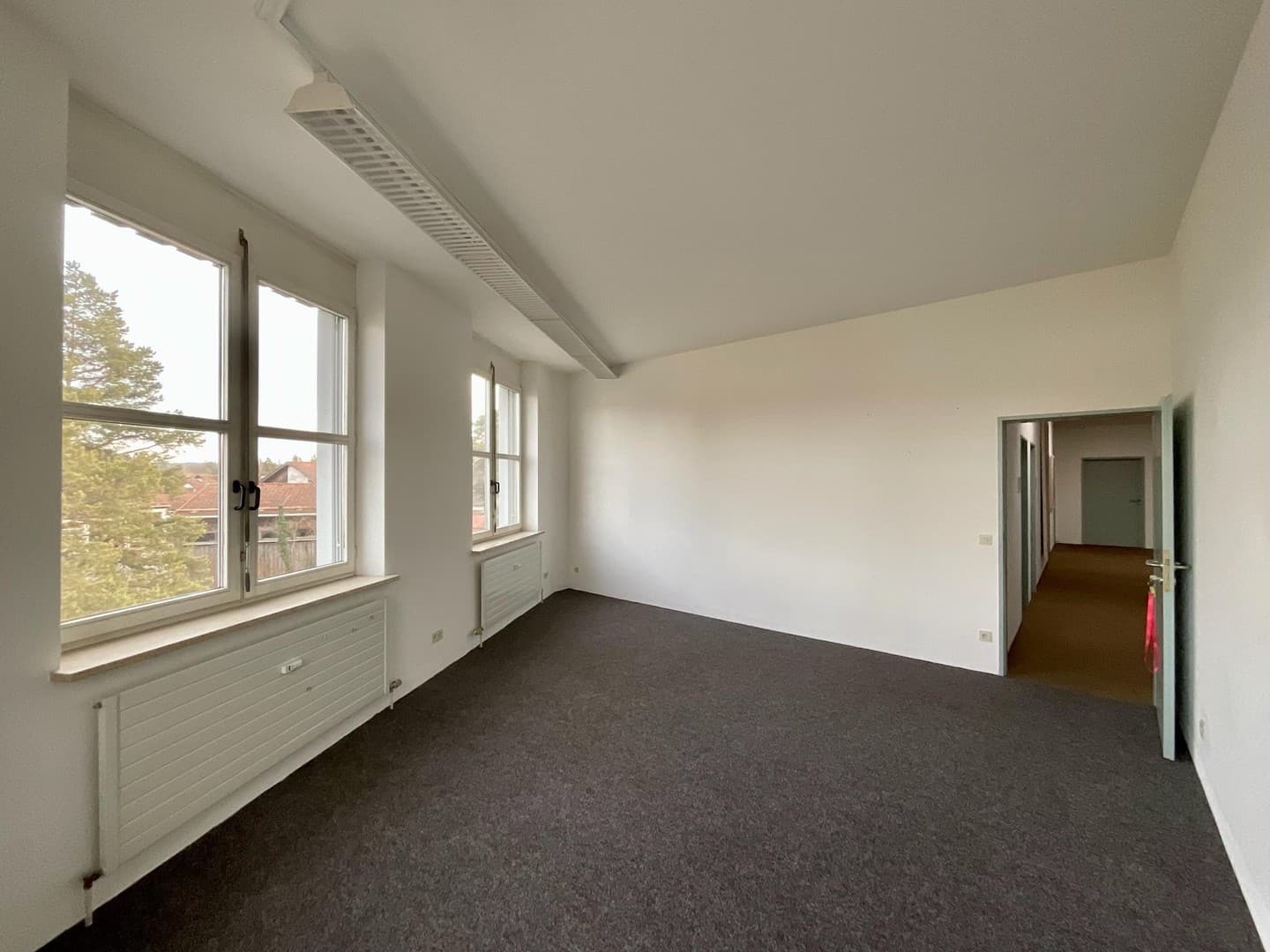 Atrraktive Büroflächen mit Besprecher und Parkplätzen 300 m2
