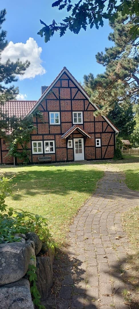 Geräumige Haushälfte auf dem Land