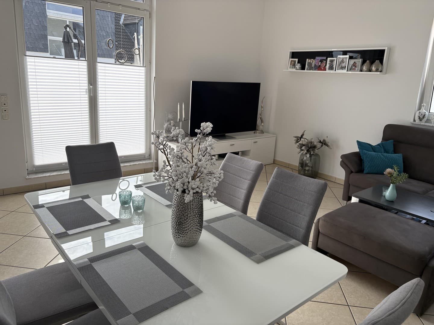 Elegante 4 Zimmer Maisonette-Wohnung mit 2 Bädern und großer Dachterrasse in Alt-Hürth