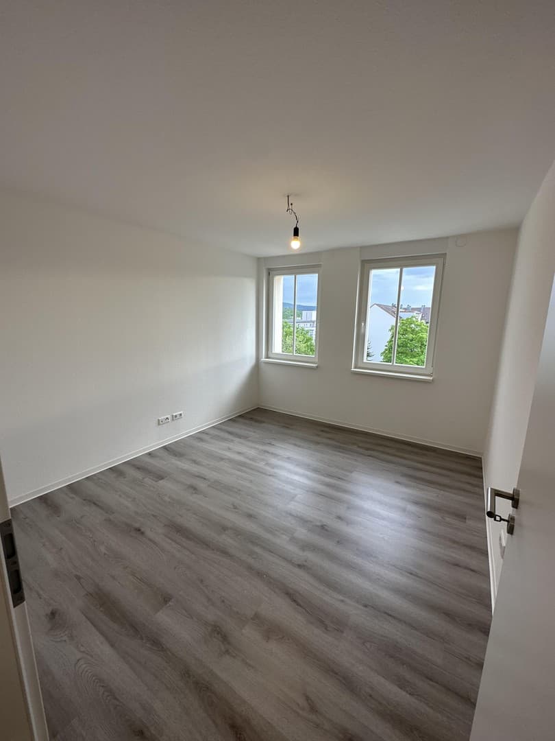 Kernsanierte 8-Zimmer Wohnung - Blick über Pforzheim