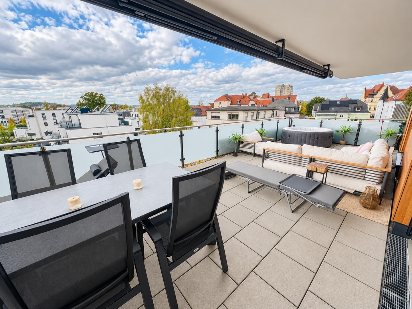 Modernes Penthouse mit Dachterrasse im inneren Westen!