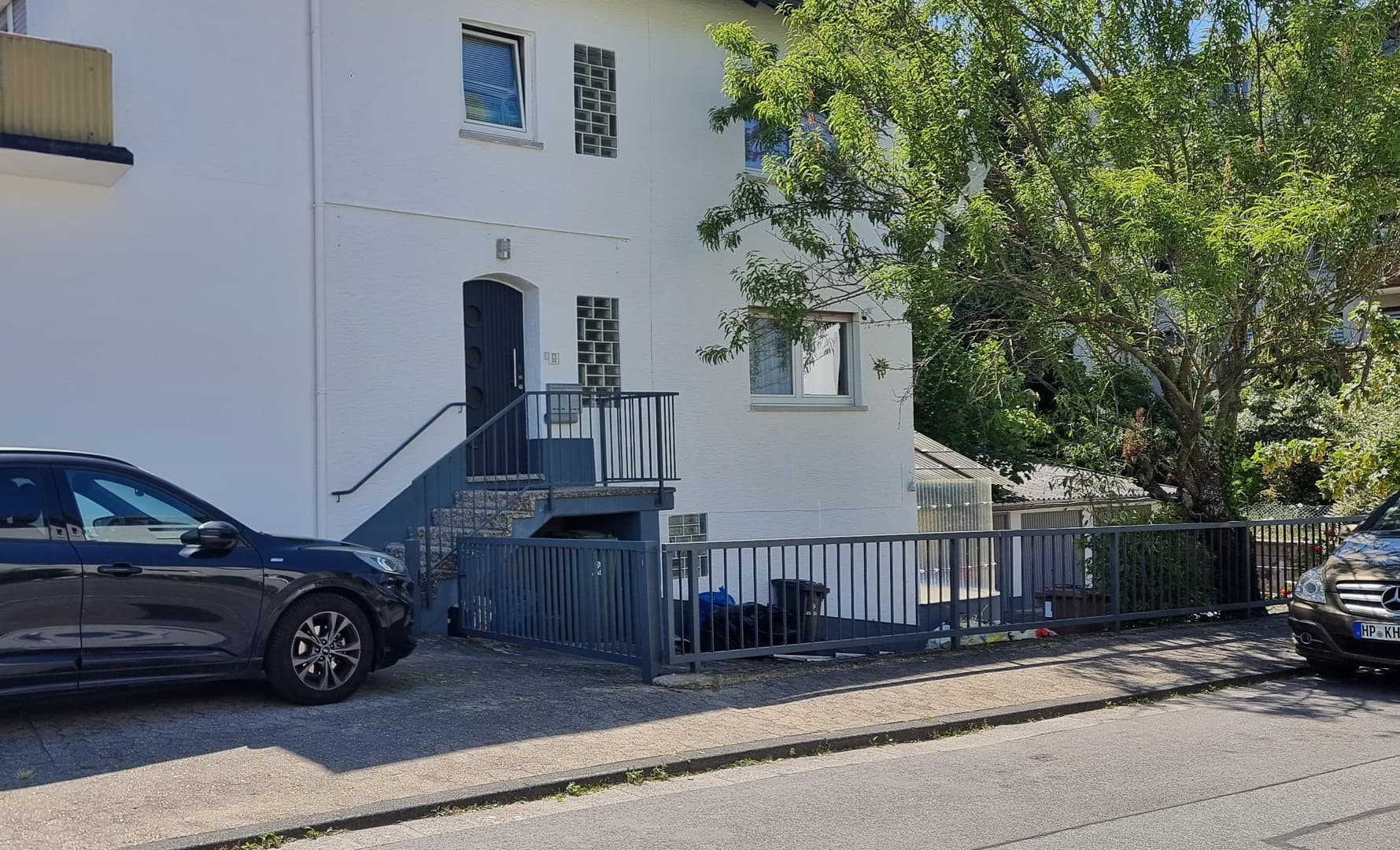 Freistehende Mehrfamilienhaus mit 10 Zimmer und 3 Garagen in Bensheim