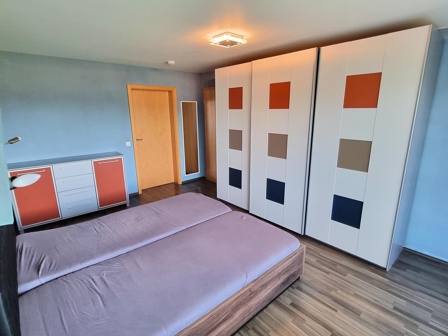 Hohe Mietrendite oder sofort selber einziehen! Exklusive sonnige 2-Zi-Wohnung mit Balkon in Weiler