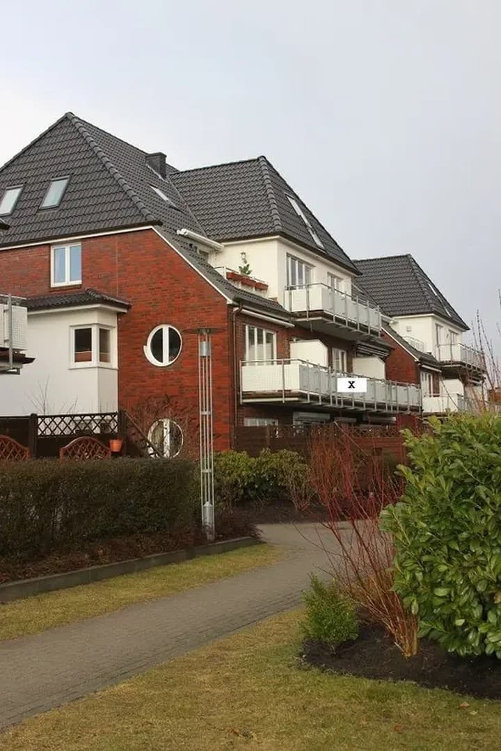 Vermietete 2-Zimmer-Wohnung mit Südbalkon & TG-Stellplatz in Top-Lage (Bj. 2001)