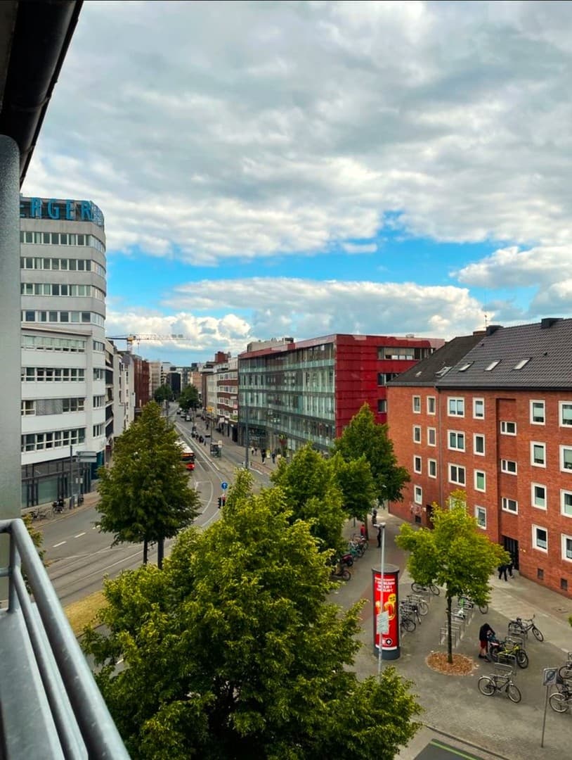 WG Zimmer mit Balkon in der Stadtmitte (3 Zimmer Wohnung 3er WG) !!!