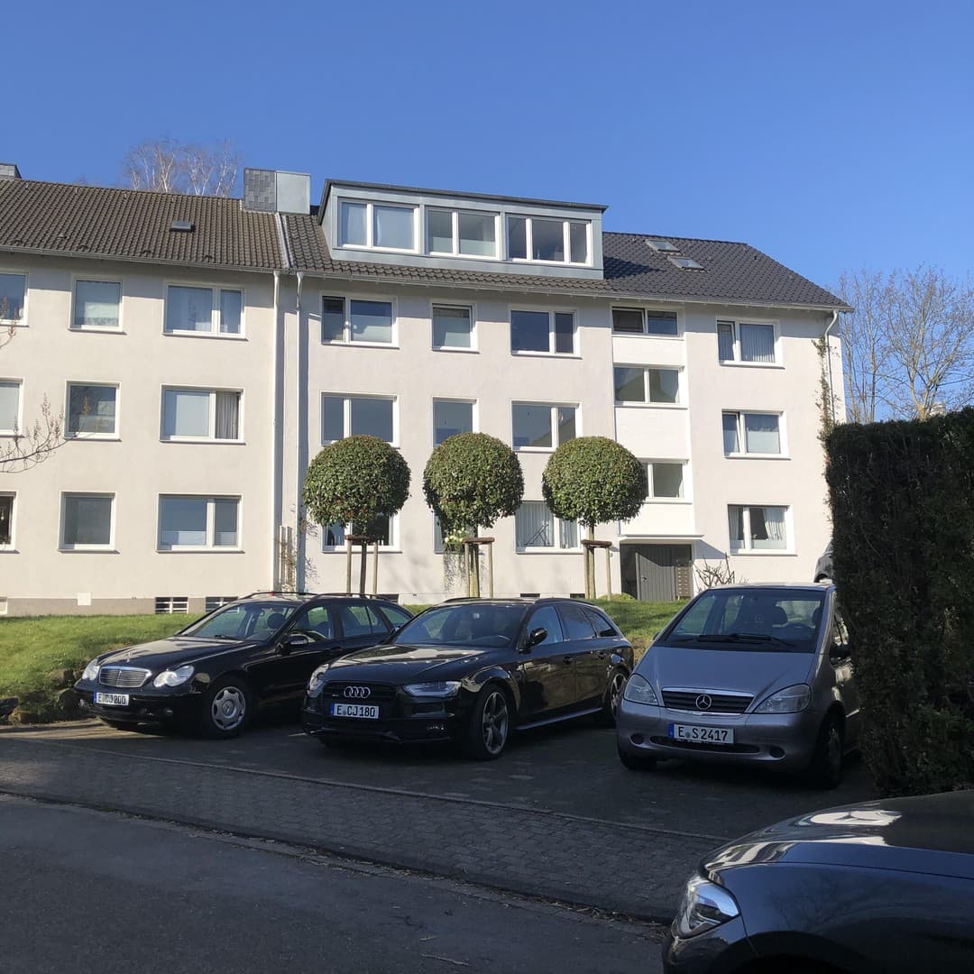 Sanierte 60qm Wohnung mit großen Balkon in Essen Bergerhausen an Einzelperson mittleren Alters
