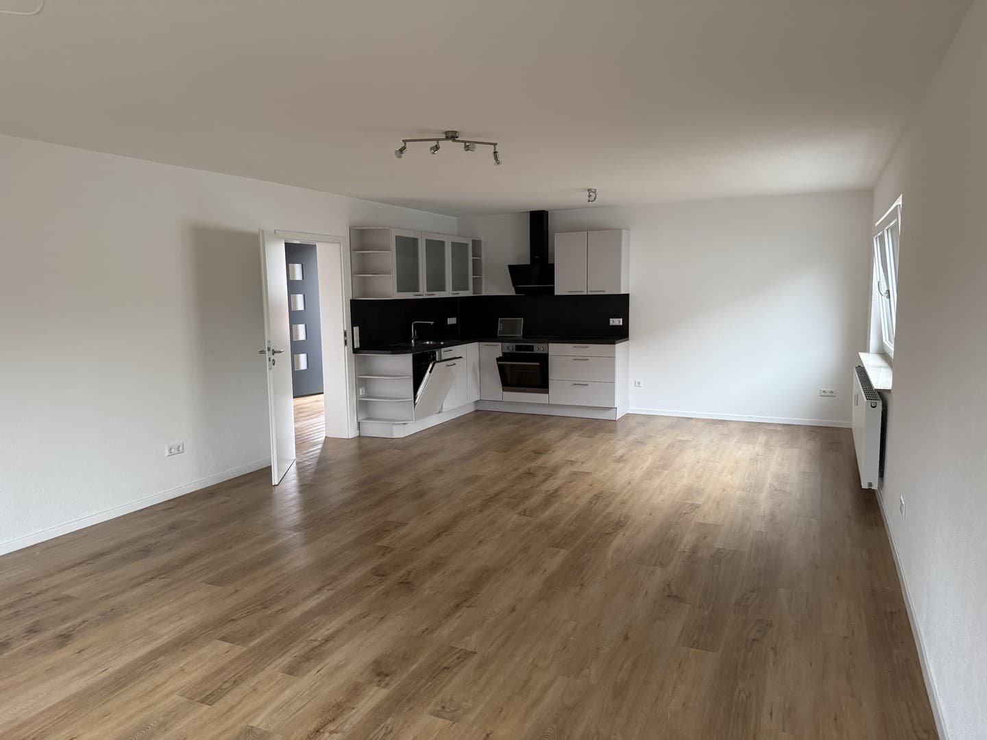 Neuwertige 3,5 Zimmer Wohnung im Herzen von Ellhofen