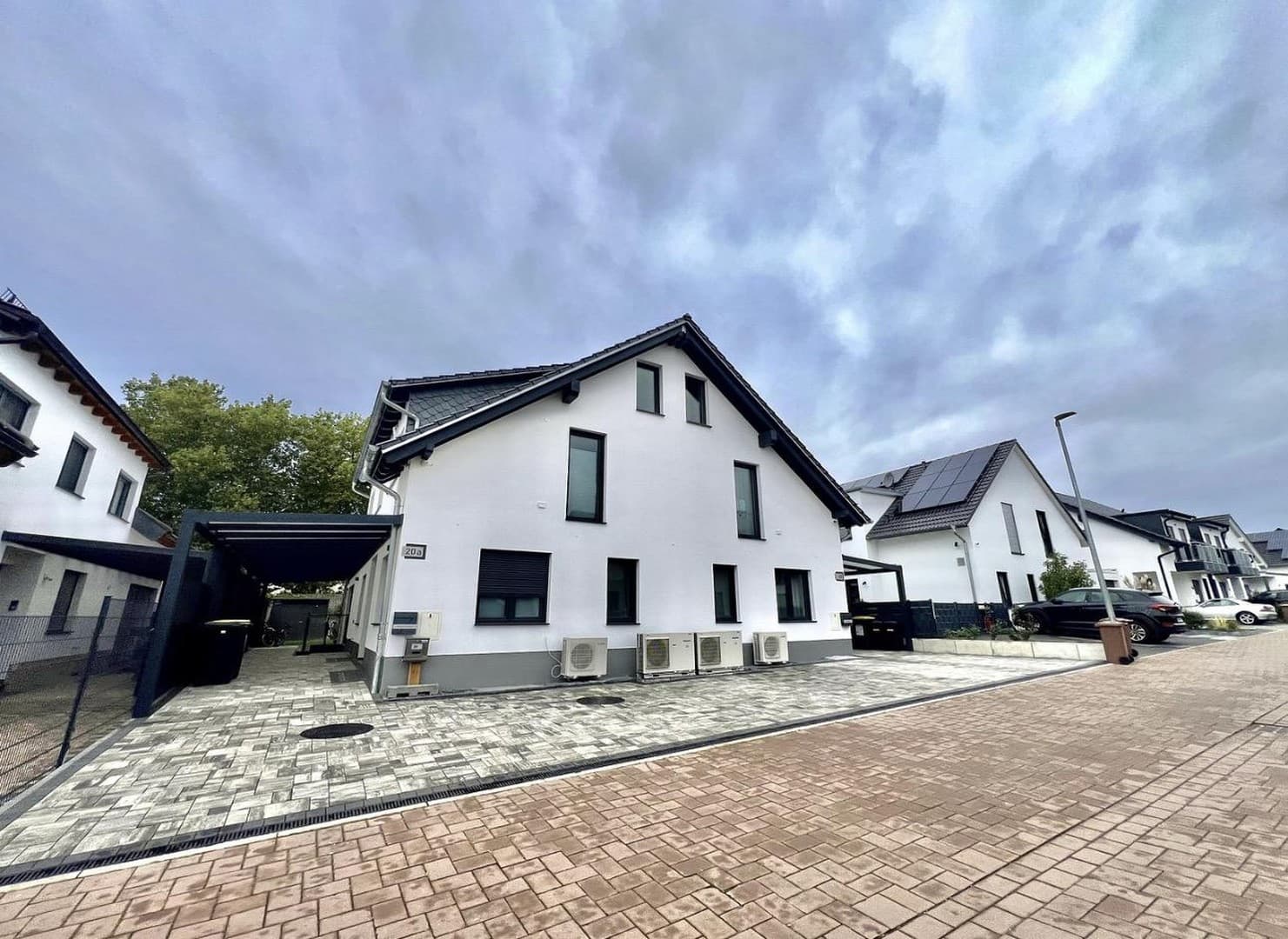 Neubau Voll Möbliert Souterrainwohnung zu Vermieten ab Sofort
