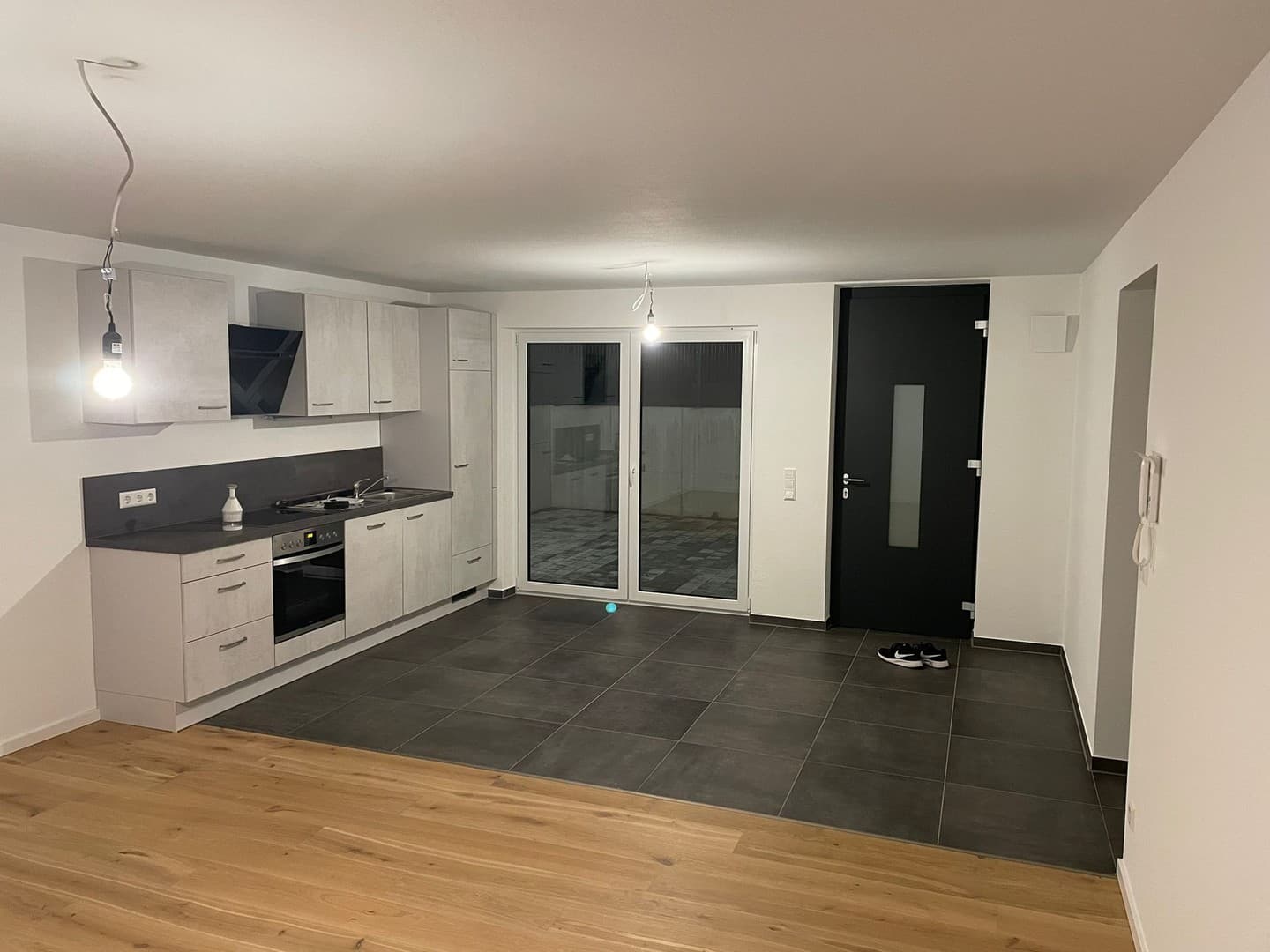 Neuwertige Wohnung mit EBK und Terrasse: attraktive 1,5-Zimmer-Wohnung in Waldenburg