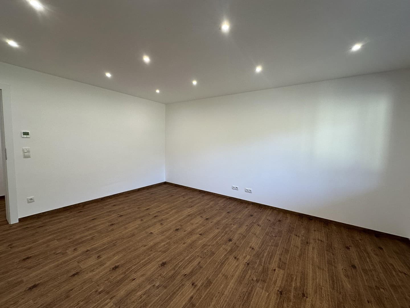 2 Zimmer Wohnung mit EBK, FBH, Garten + 20 qm Terrasse
