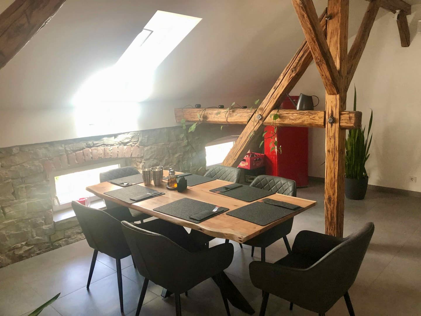 Moderne 3,5 Zimmer Loftwohnung mit Loggia