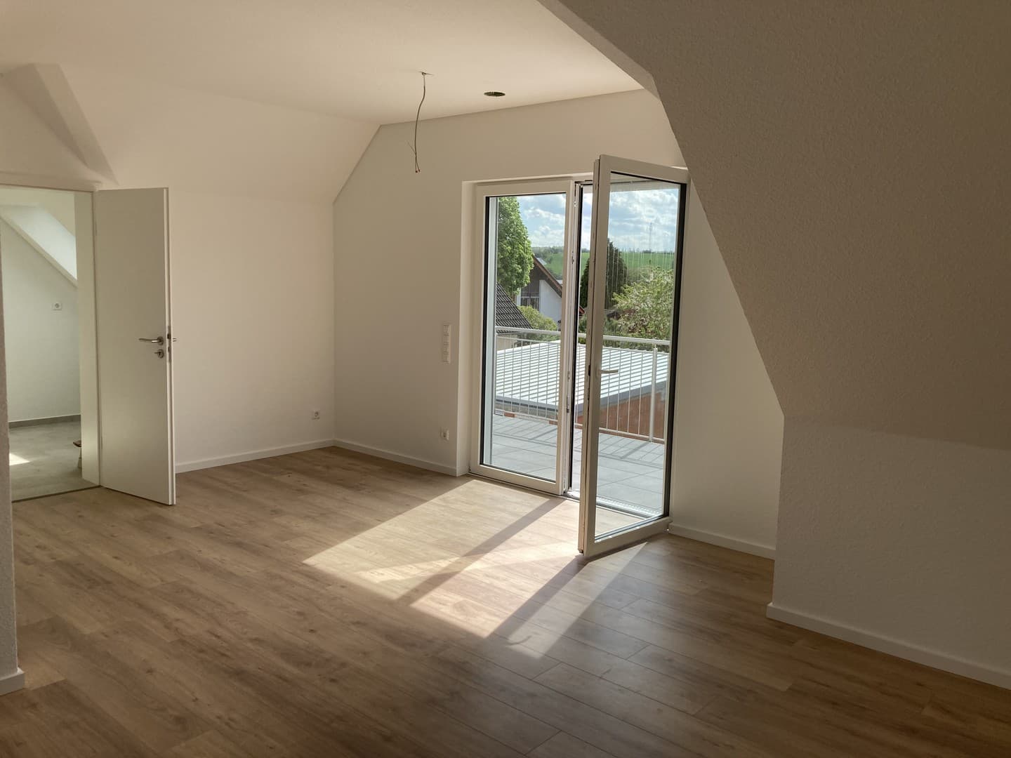 Wiesenbach: Helle 3-Zimmer Wohnung im 2. OG