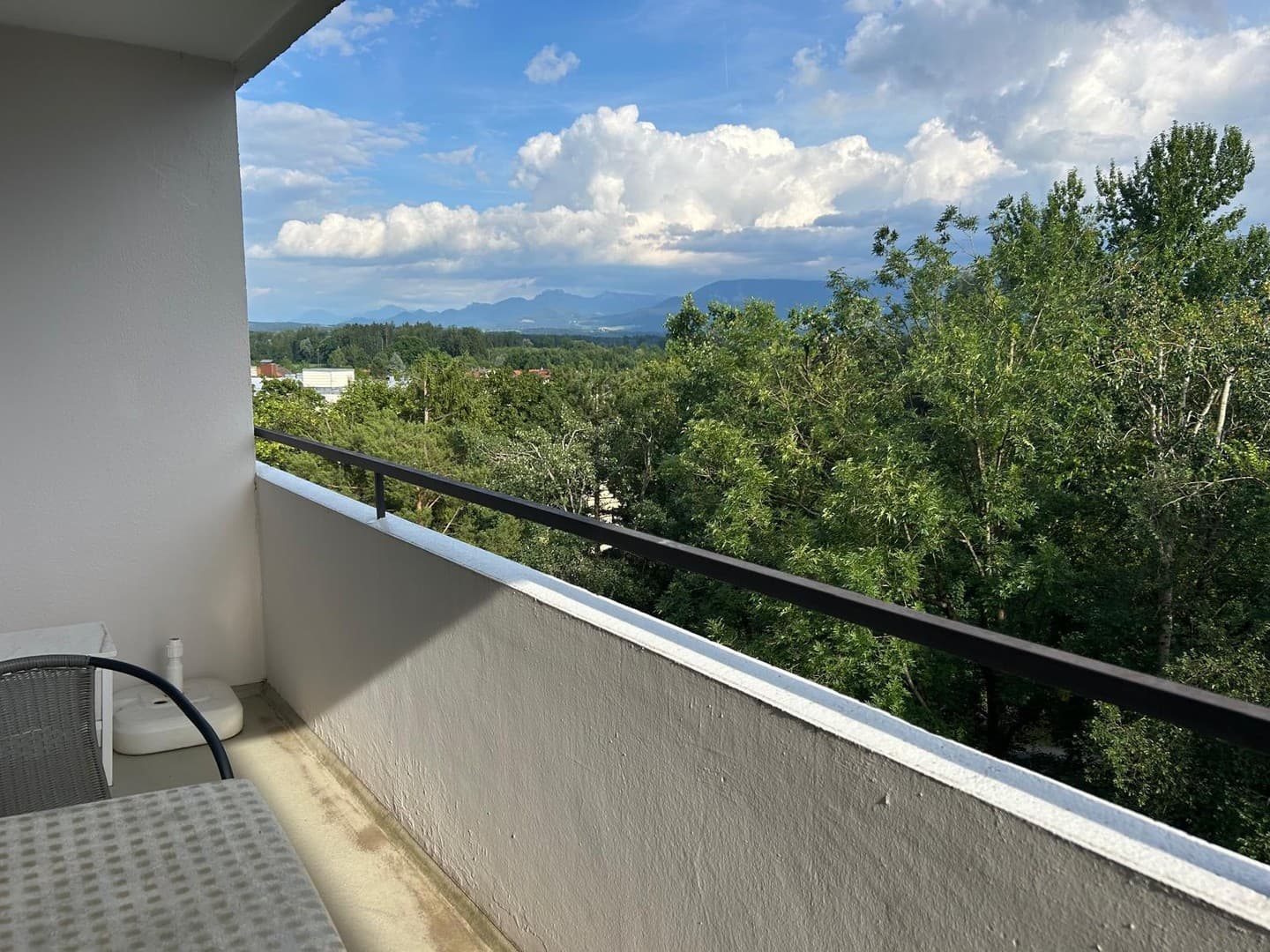 Provisionsfrei:1-Personen-Appartment möbliert, EBK, Bad, Balkon, Bergblick