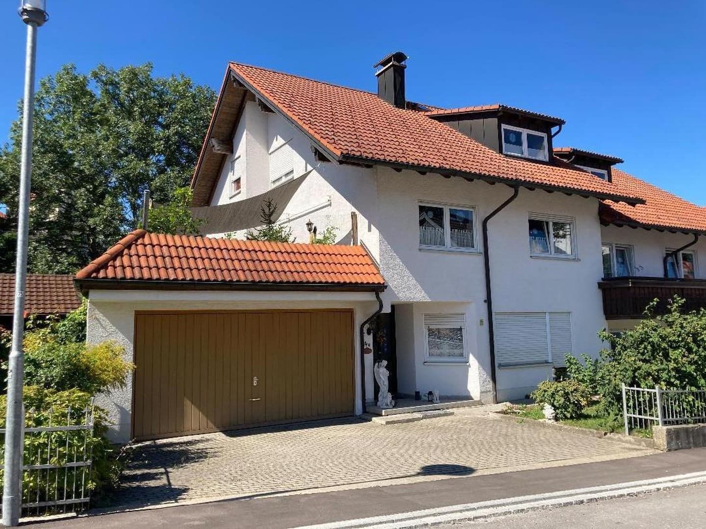 Viel Raum zum Leben - größzügige Doppelhaushälfte mit Sonnenterrasse und kl. Garten