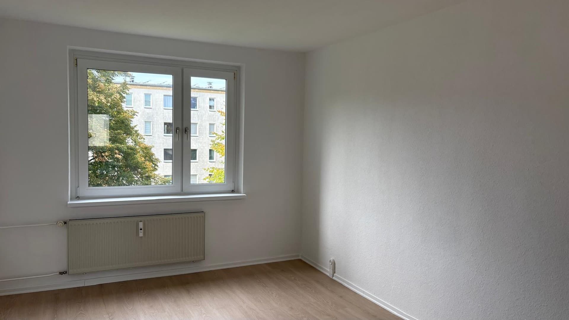 NEU: Tolle 3 Raum Wohnung von privat, Balkon, RENOVIERT, leer, Fernwärme, Kapitalanlage/Eigennutzung