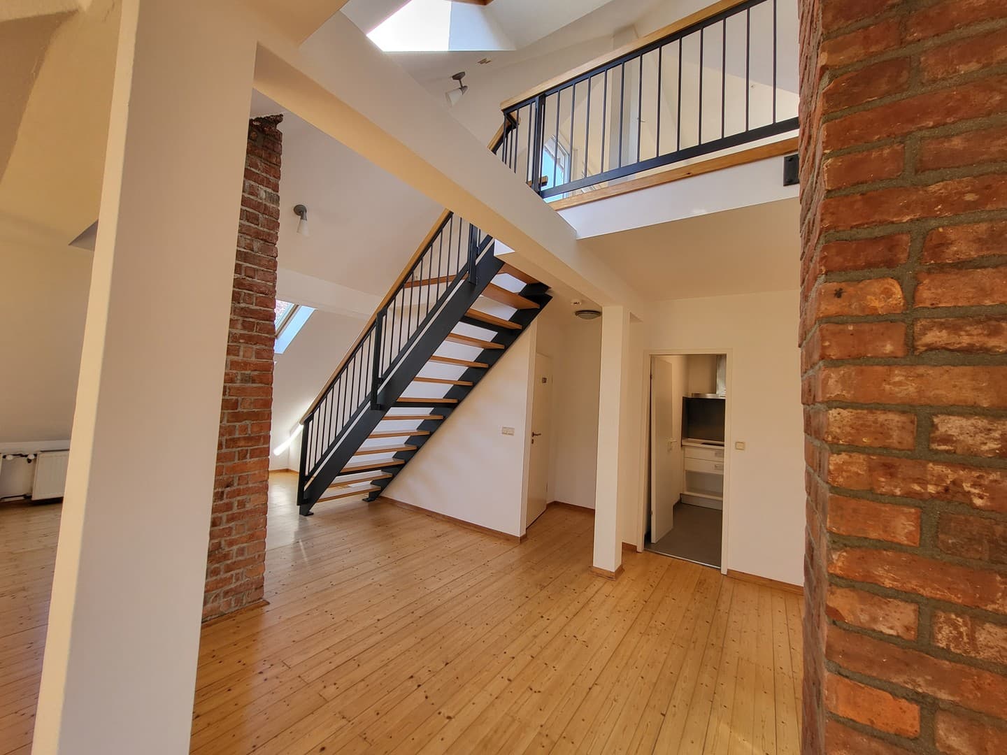 Ostviertel-Bestlage! Großzügiges Maisonette Dachstudio mit Dachterrasse, Nähe Theater, BG DG re