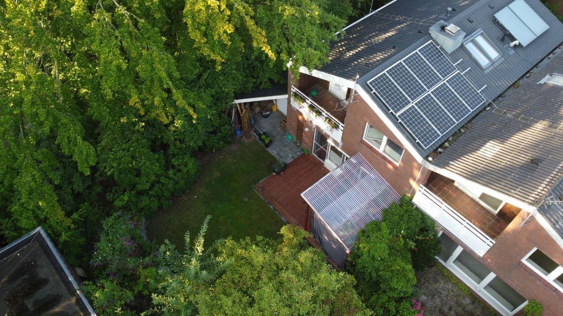 Modernisiertes Reihenendhaus am Hafen von Aurich – zentral, Smart, mit PV, Solarthermie & Wallbox