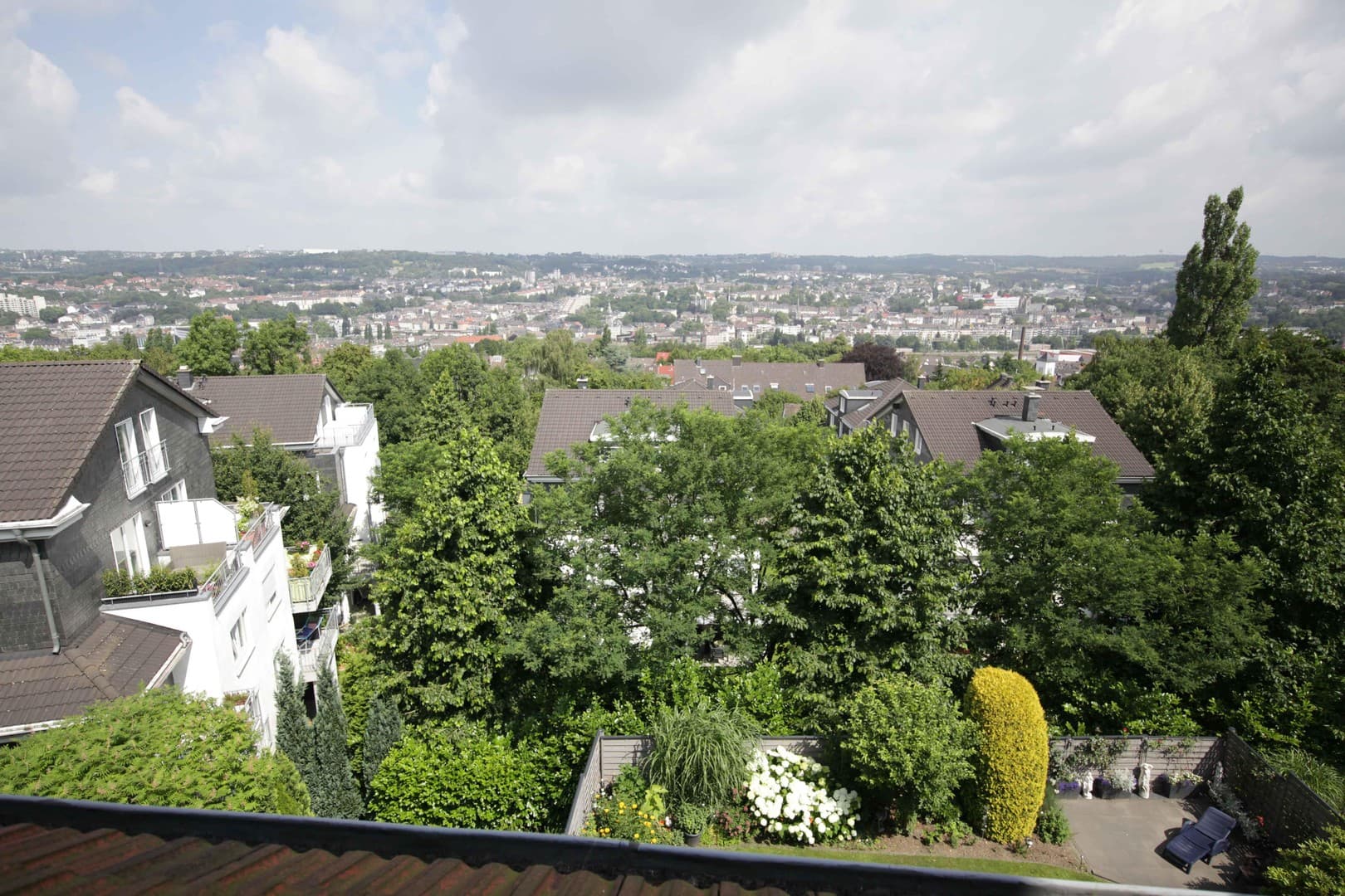 Elegante, helle 3 Zimmer DG-Wohnung mit Parkett und Tageslichtbad nähe Tölleturm