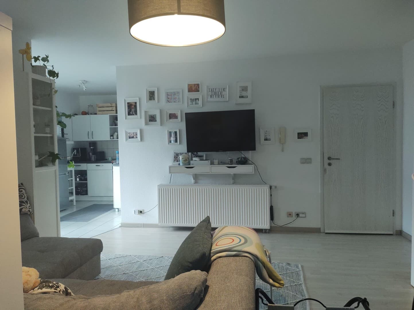 Moderne sonnige Wohnung mit Terrasse, Einbauküche & Stellplatz im Zentrum