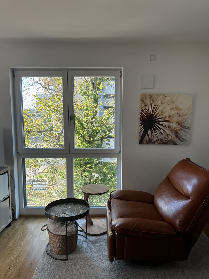 Neubau - helle 1-Zi Whg, voll eingerichtet + vollmöbliert, Bad mit Fenster - ab 12/26 provisionsfrei