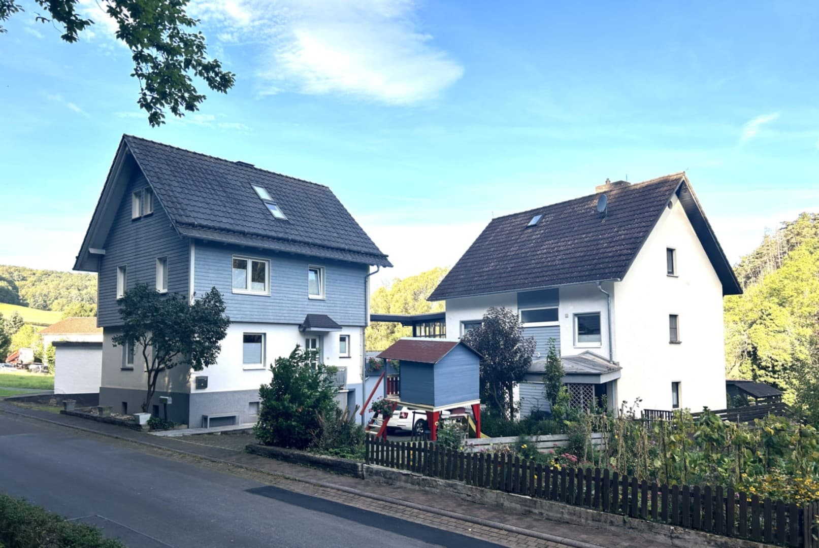 Doppel-Idylle in 37296 Ringgau: 2 Häuser am Bach in perfekter Pendlerlage!