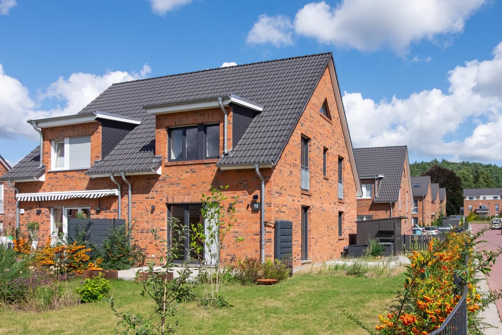 Wohnen im Grünen mit eigenem Garten in junger Neubausiedlung verkehrsgünstig nahe Bergedorf