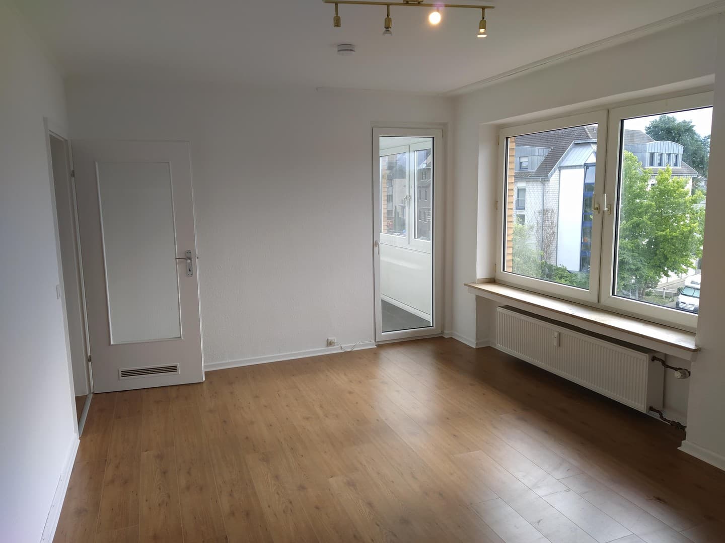 3 Zimmer Wohnung mit Balkon und Wintergarten