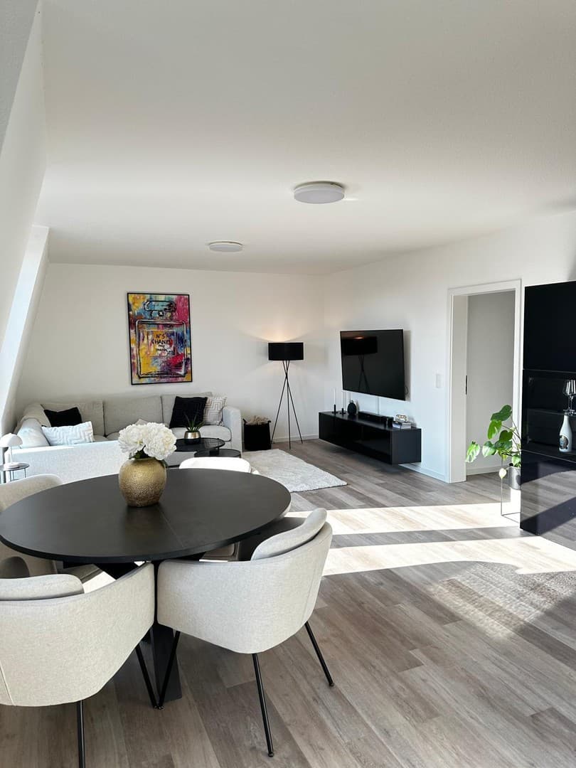 Moderne 3-Zimmer-Wohnung mit 2 Bädern und Tiefgaragenplatz