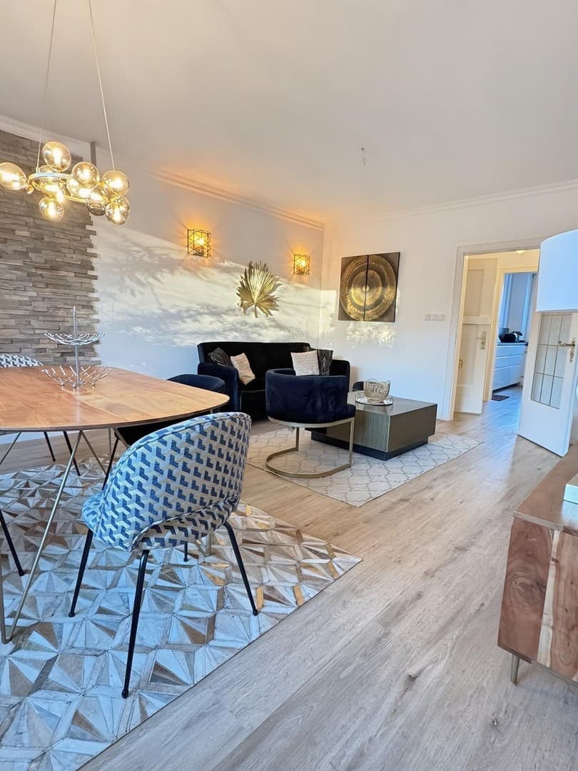 MÖBLIERT MAX 2 Personen 3-Zimmer mit Terrasse AUF ZEIT