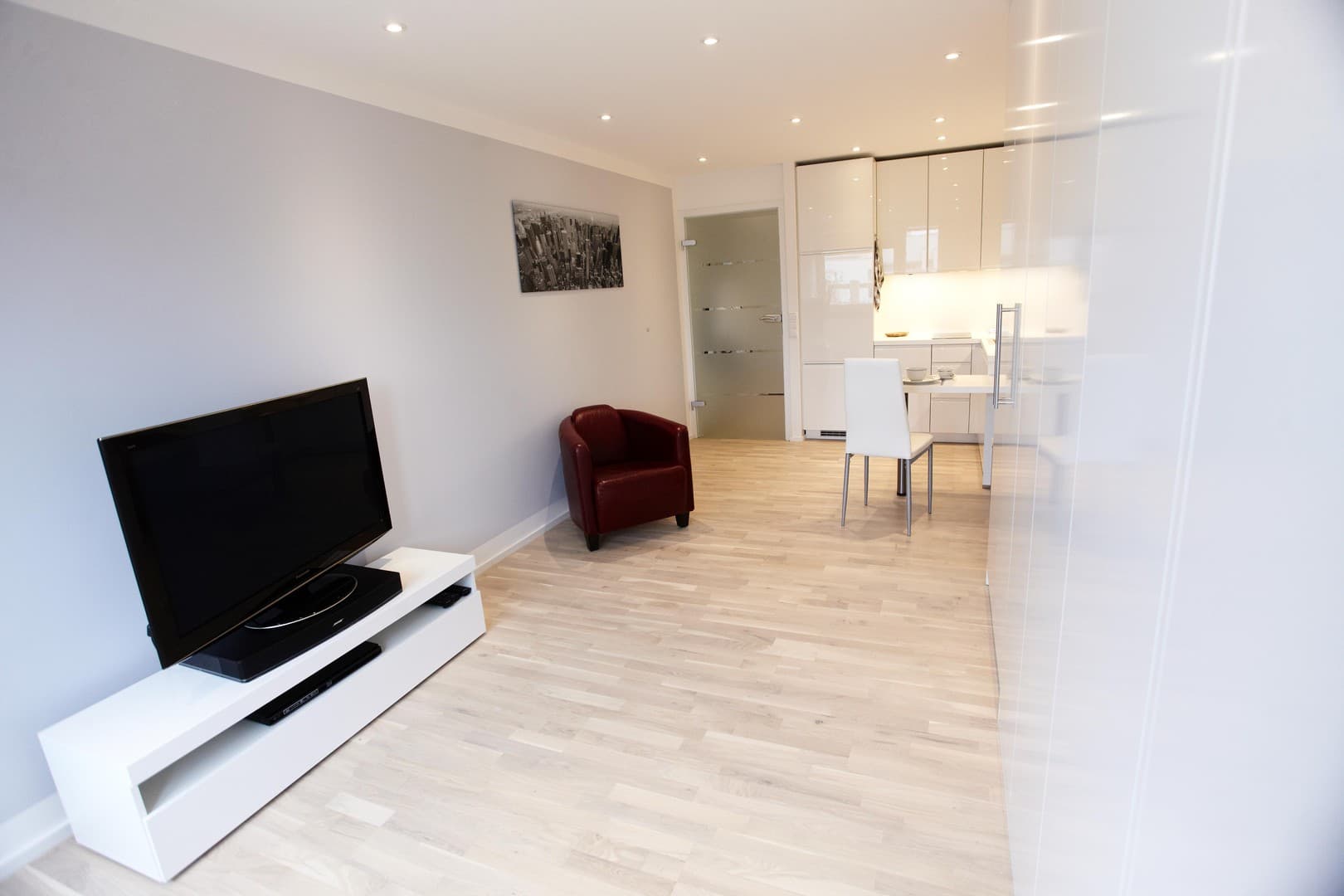 Schwabing, 1 Zimmer, 6. Stock, 32 qm - modern, ruhig & zentral