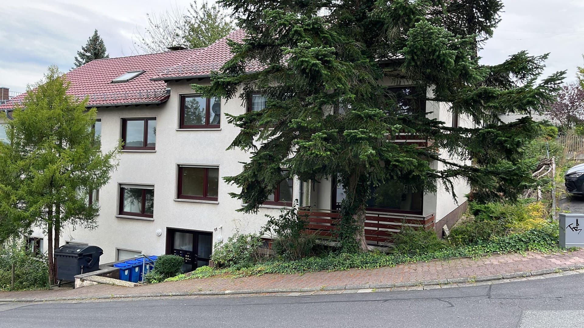 Schöne 3-Zimmer-Wohnung mit Einbauküche und Balkon mit Ausblick