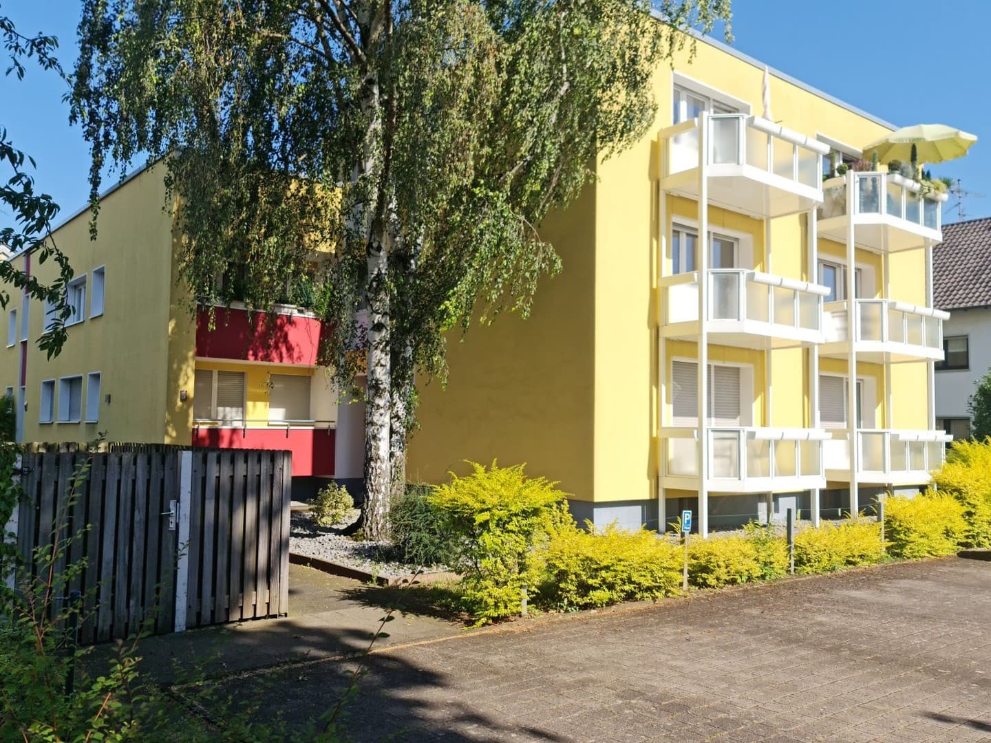 Von Privat, ohne Makler-Provision !!! 3 Zimmer, Küche, Die, Bad und 2 Balkone