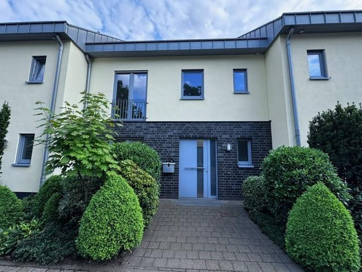 Gehobenes Reihenmittelhaus im Herzen von Kevelaer-Winnekendonk mit 2 Garagen