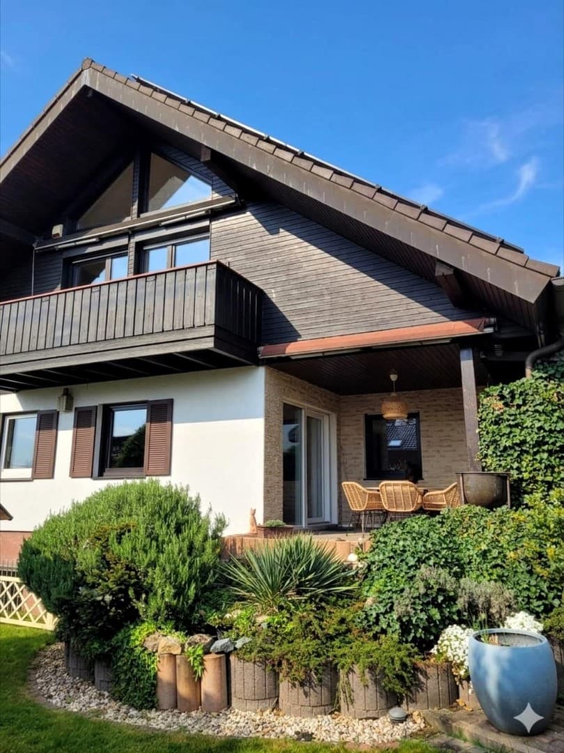 Modernisiertes Familienhaus mit Einliegeroption, PV, Fußbodenheizung und Energieeffizienzklasse B