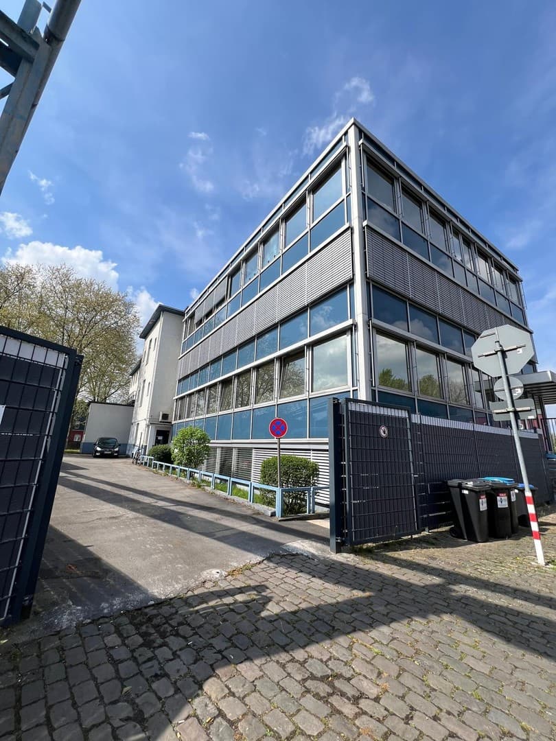 Geräumige Büro / Praxisfläche im EG