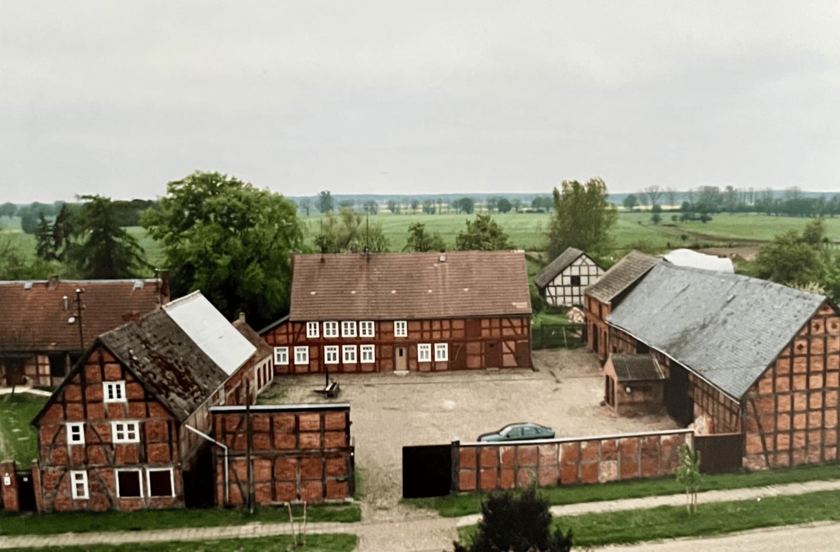 Bauernhof mit Schweine-/Schaf- und Pferdeställen in Höwisch