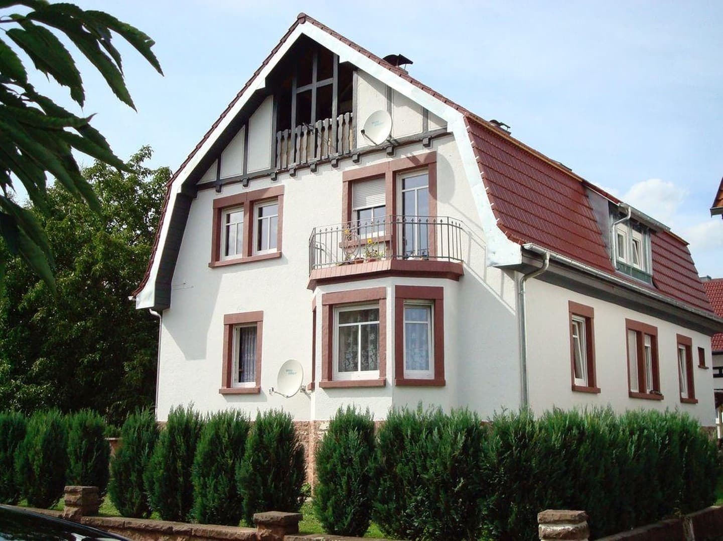 Sehr großzügige u. helle 2,5 Zimmer-Wohnung mit Balkon - modern renoviert mit Glasfaser