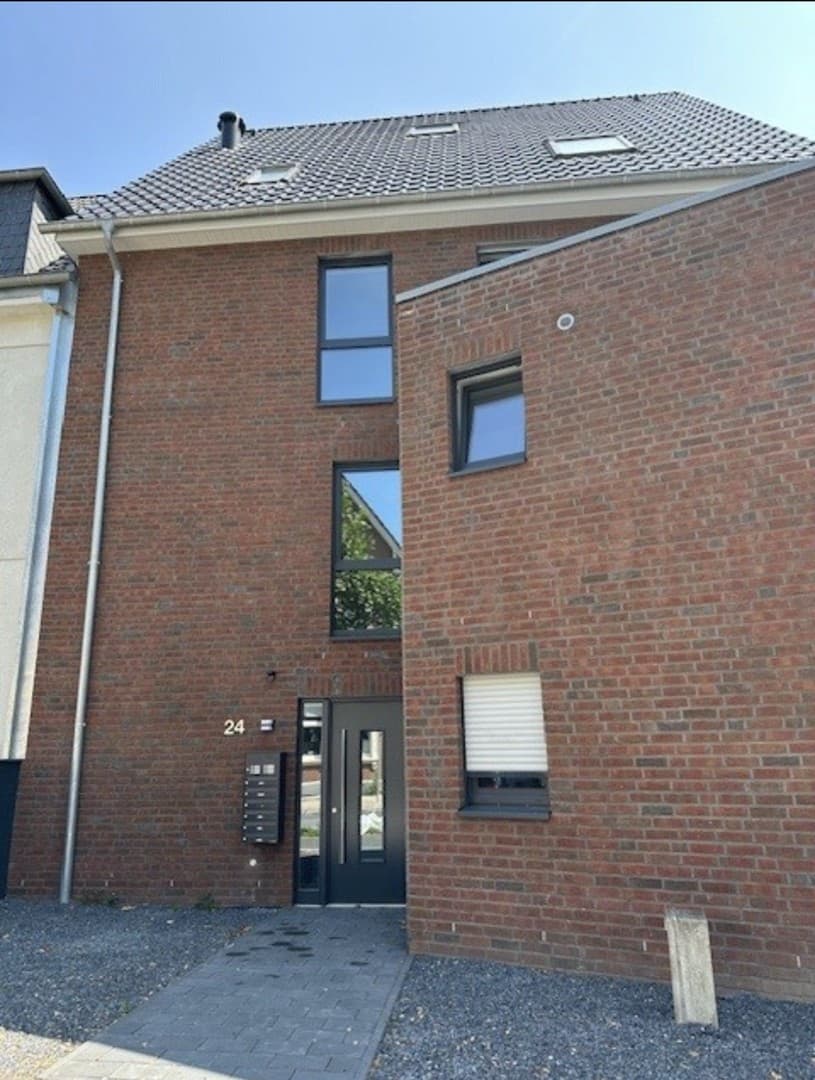 Moderne Single-Wohnung mit großem Balkon