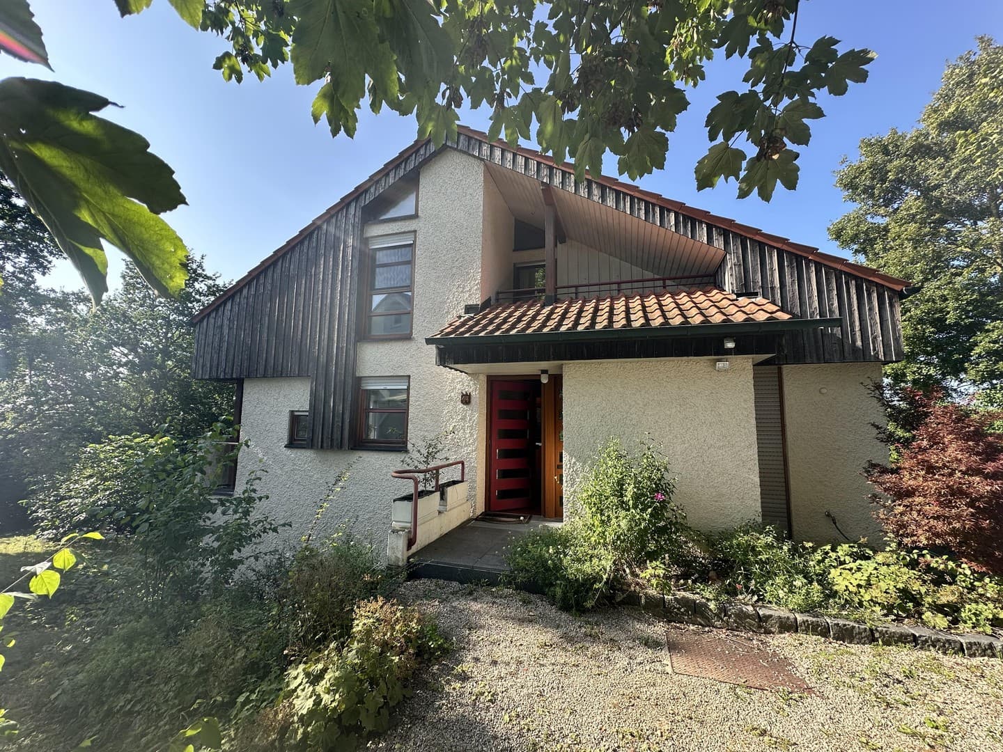 Wunderschönes Architektenhaus im Grünen mit Weitblick – befristet!