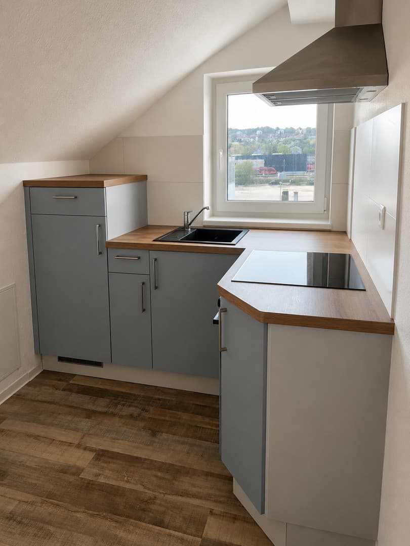 2-Zi.-Wohnung im DG, teilmöbliert
