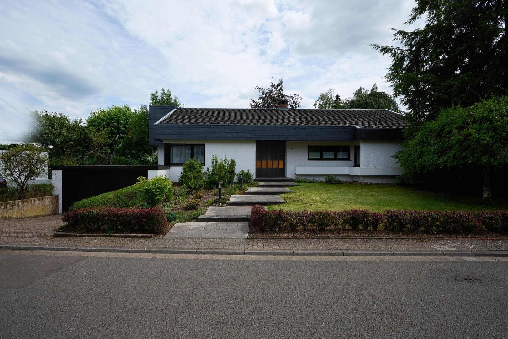 Architektenhaus in einzigartiger Lage mit großem Garten
