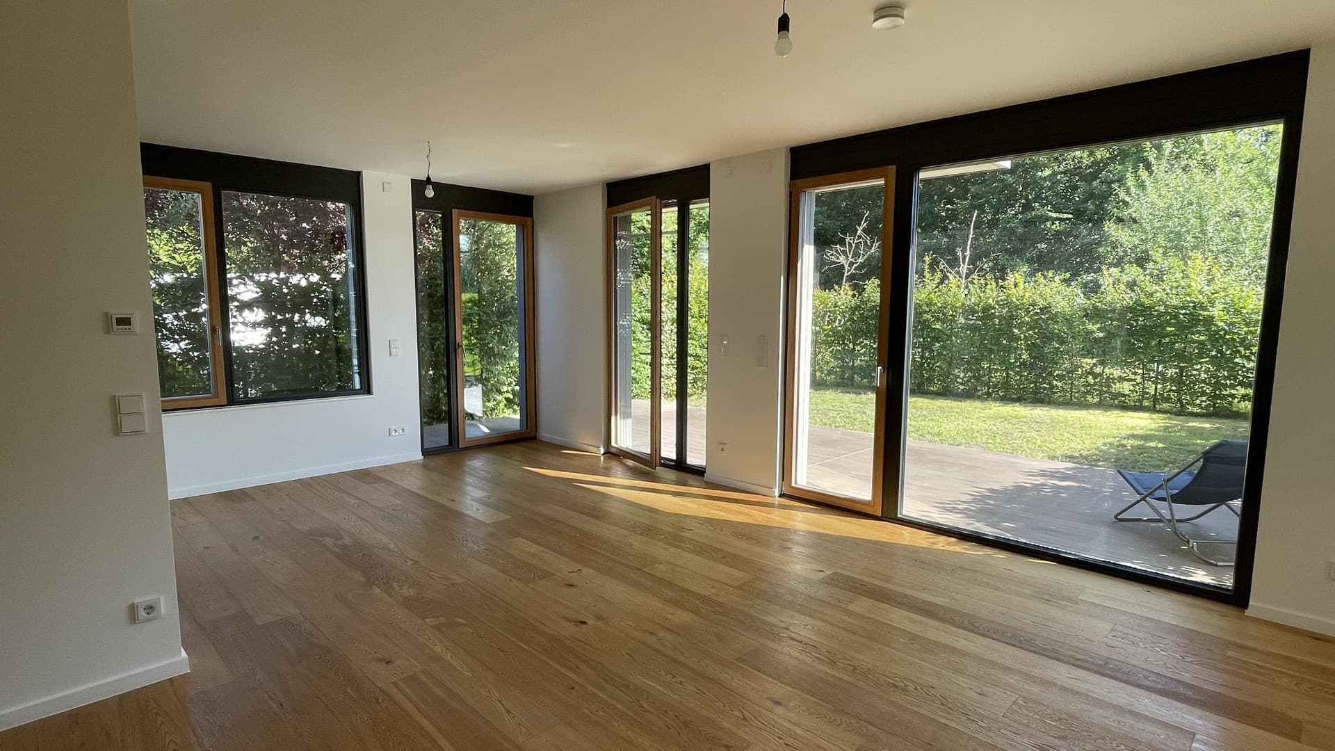 Tolle 2-Zi-Wohnung (A+) mit Top-Ausstattung, EBK, Terasse & Garten