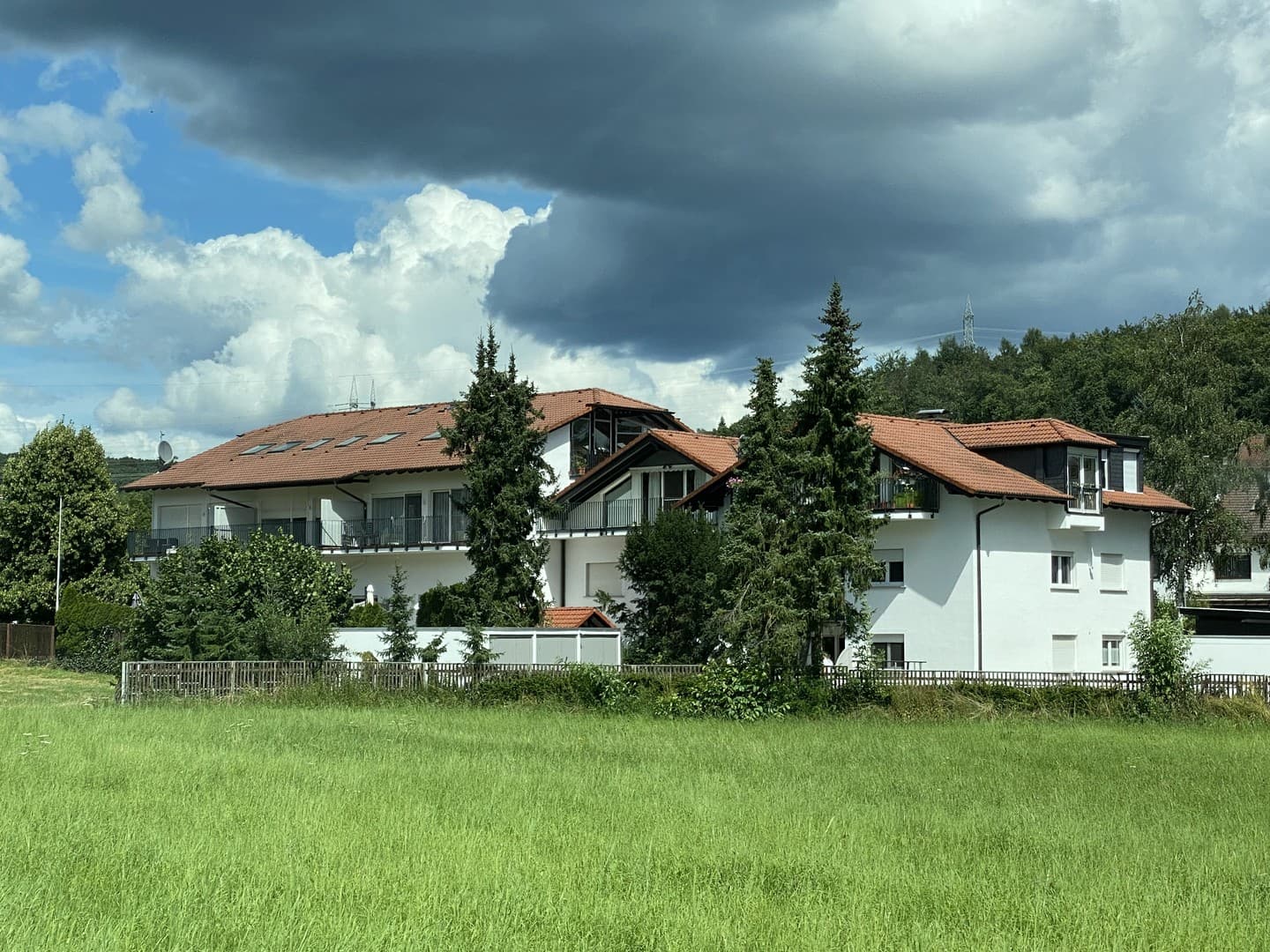 Großzügige, gepflegte 2 -Zimmer Wohnung mit großer Terrasse in Hofheim OT Wildsachsen