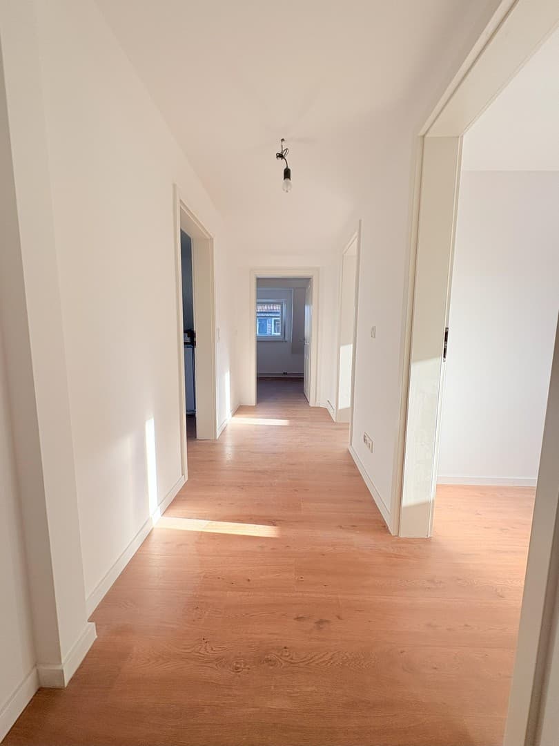 Kernsanierte, helle DG-Wohnung