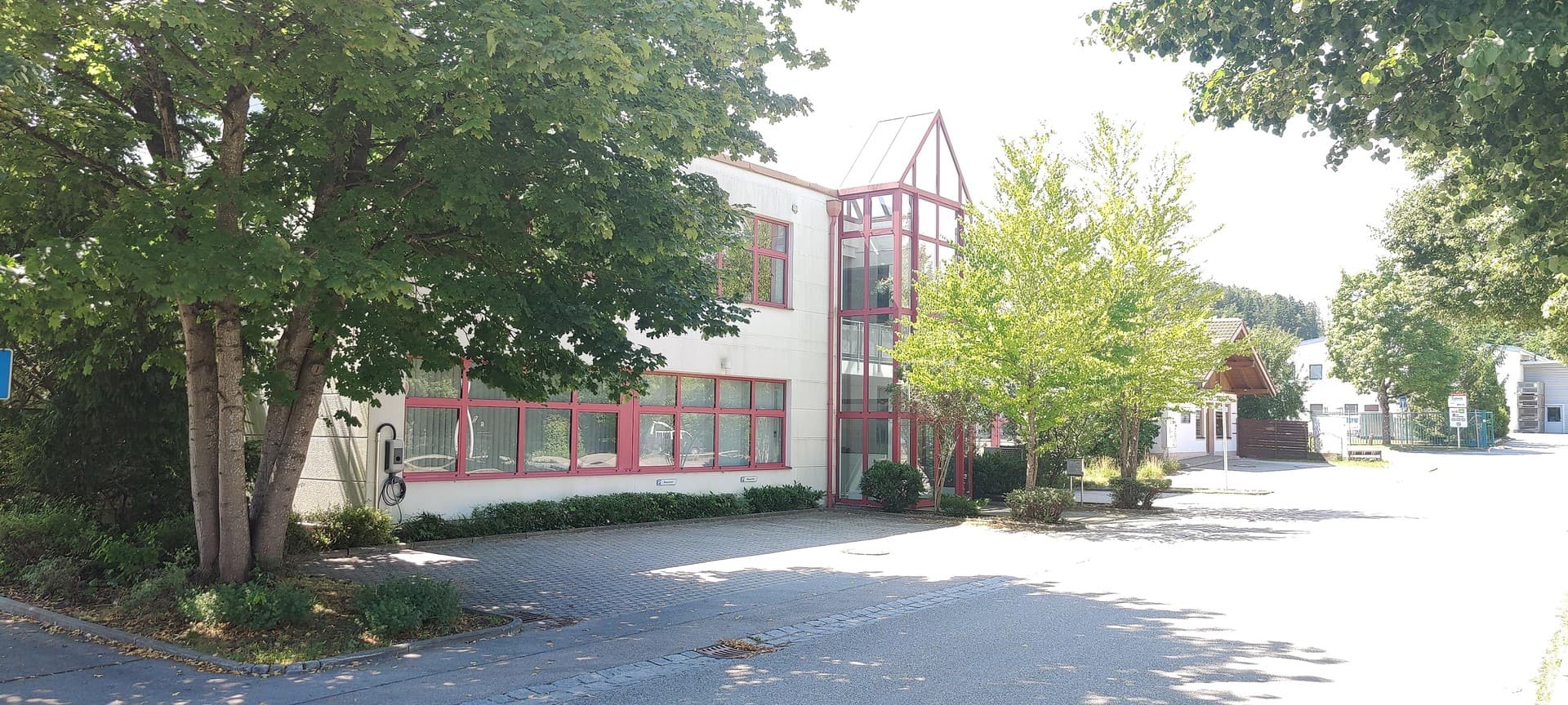 Büro Lager Halle Produktion in Peißenberg vor den Toren Münchens