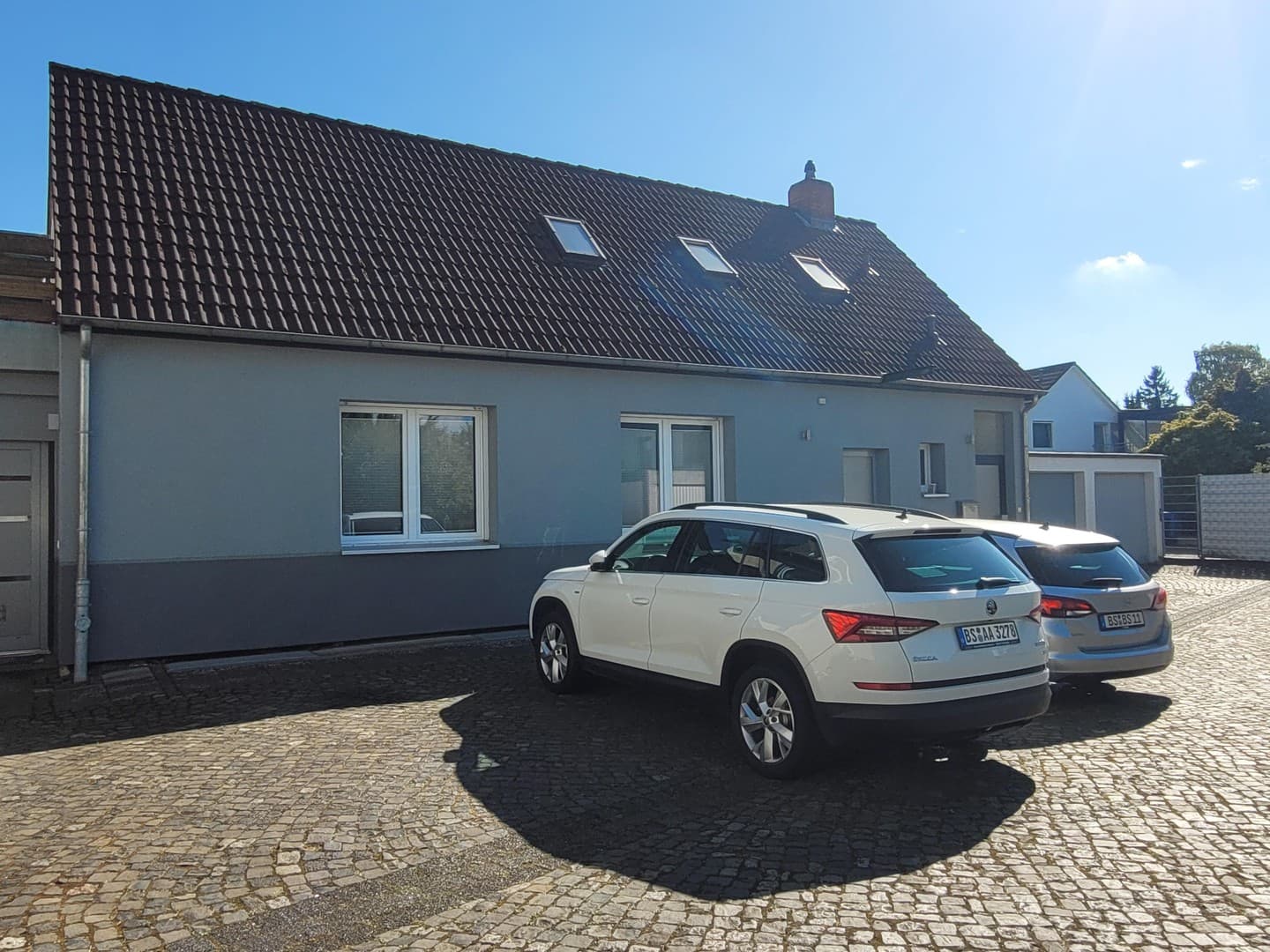 Moderne 4-Zimmer-Wohnung (EG/Souterrain) mit eigener Garage in BS-Broitzem